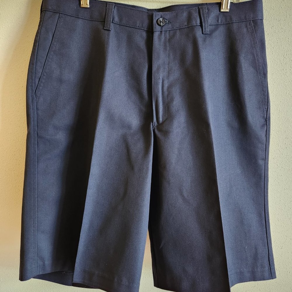 New w/Tags Size 40 Men's Edwards Long Flat Front Navy Shorts